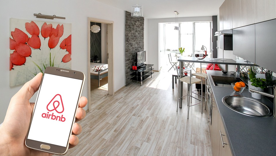 Ingresos con Airbnb: entienda cómo funciona la gestión de alquileres