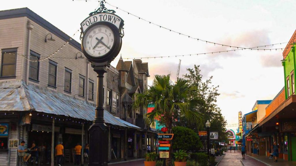 Old Town Kissimmee reabrirá, pero con limitaciones