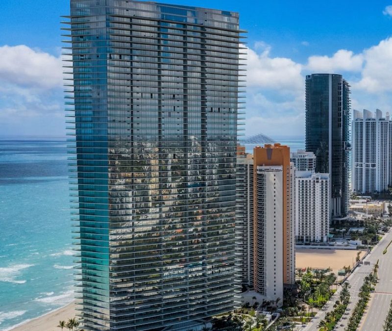 Recorré la última torre diseñada por César Pelli con interiores de Giorgio Armani