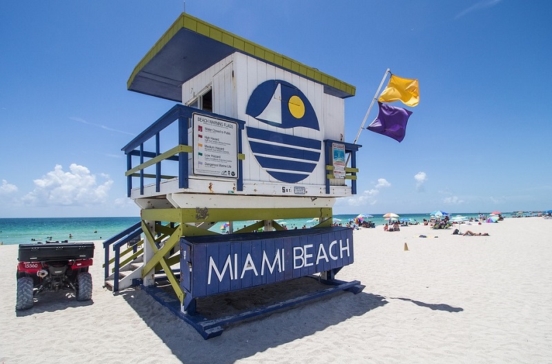 Miami-Dade planea reabrir playas el miércoles