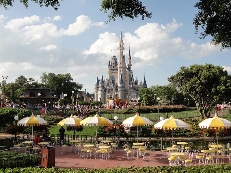 Gobernador de Florida sanciona a Disney y le retira "estatus especial". ¡Entiende el conflicto!