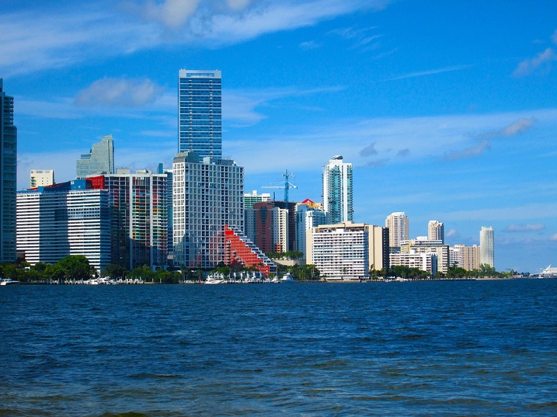 Los precios de las casas en Miami-Dade alcanzan niveles récord, pero las ventas caen