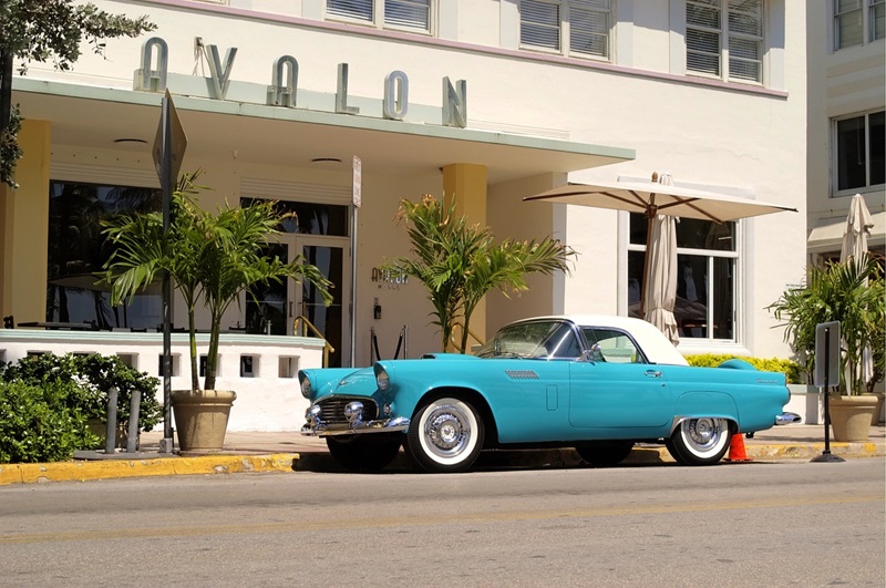 Nuevos condo-hoteles de lujo impulsan a Miami Beach y preocupan la esencia del Art Déco