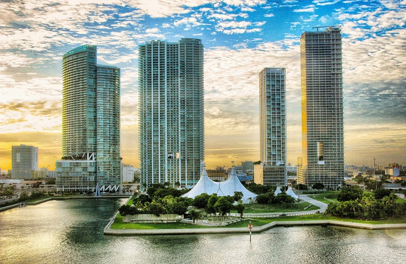 Cómo obtener ingresos pasivos de bienes raíces en Florida y vivir de ingresos en dólares