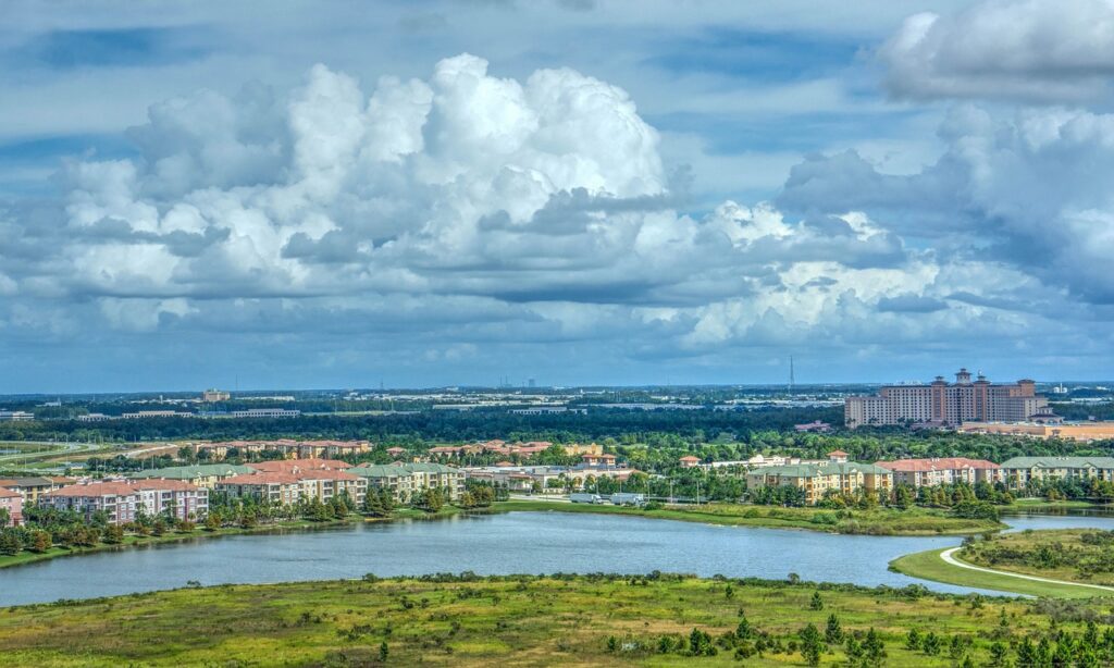 ¿Quieres vivir en el campo de Florida? Conoce estas 2 ciudades en el suburbio de Orlando